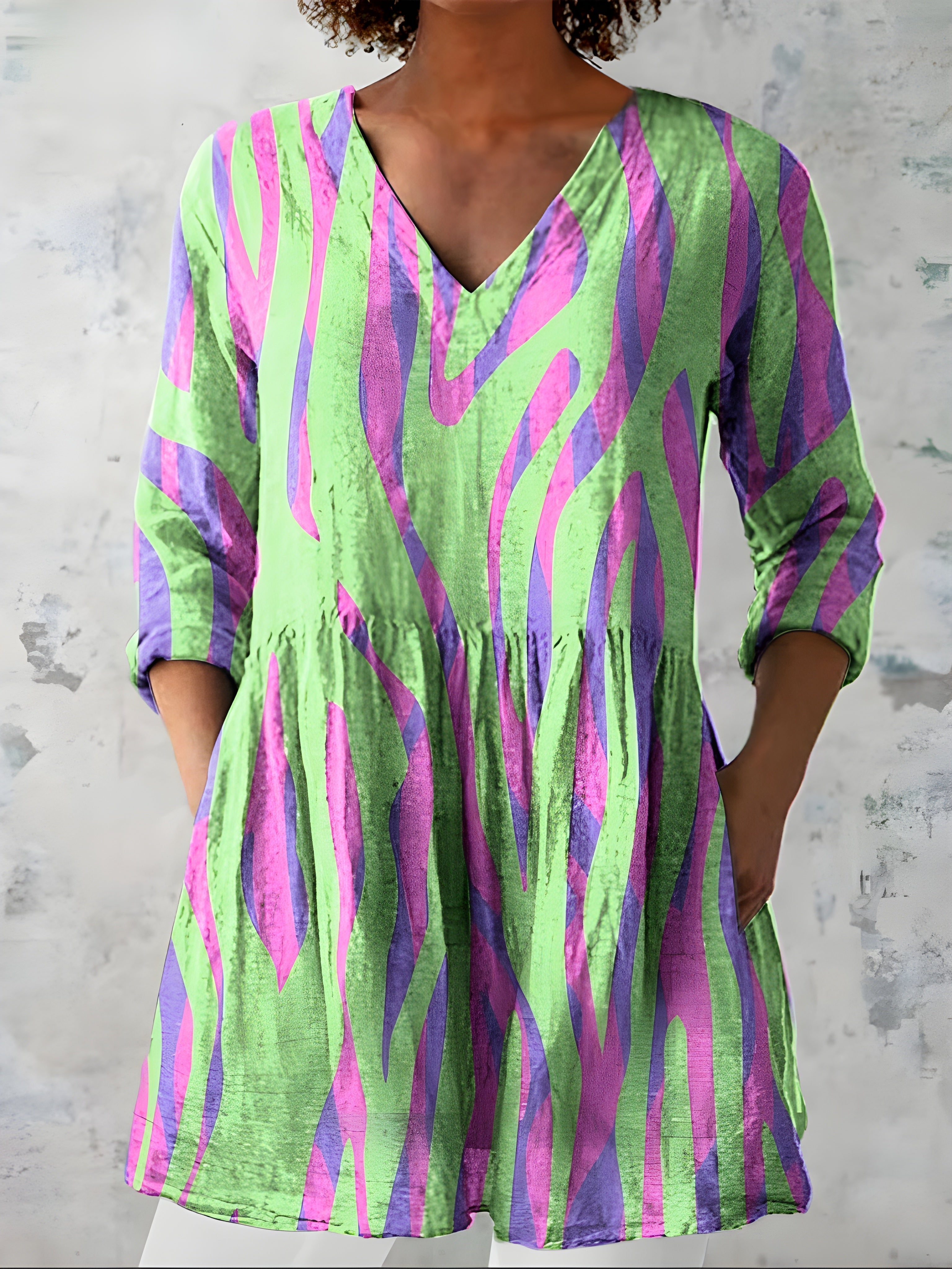 LYLA | Long blouse with V-neck