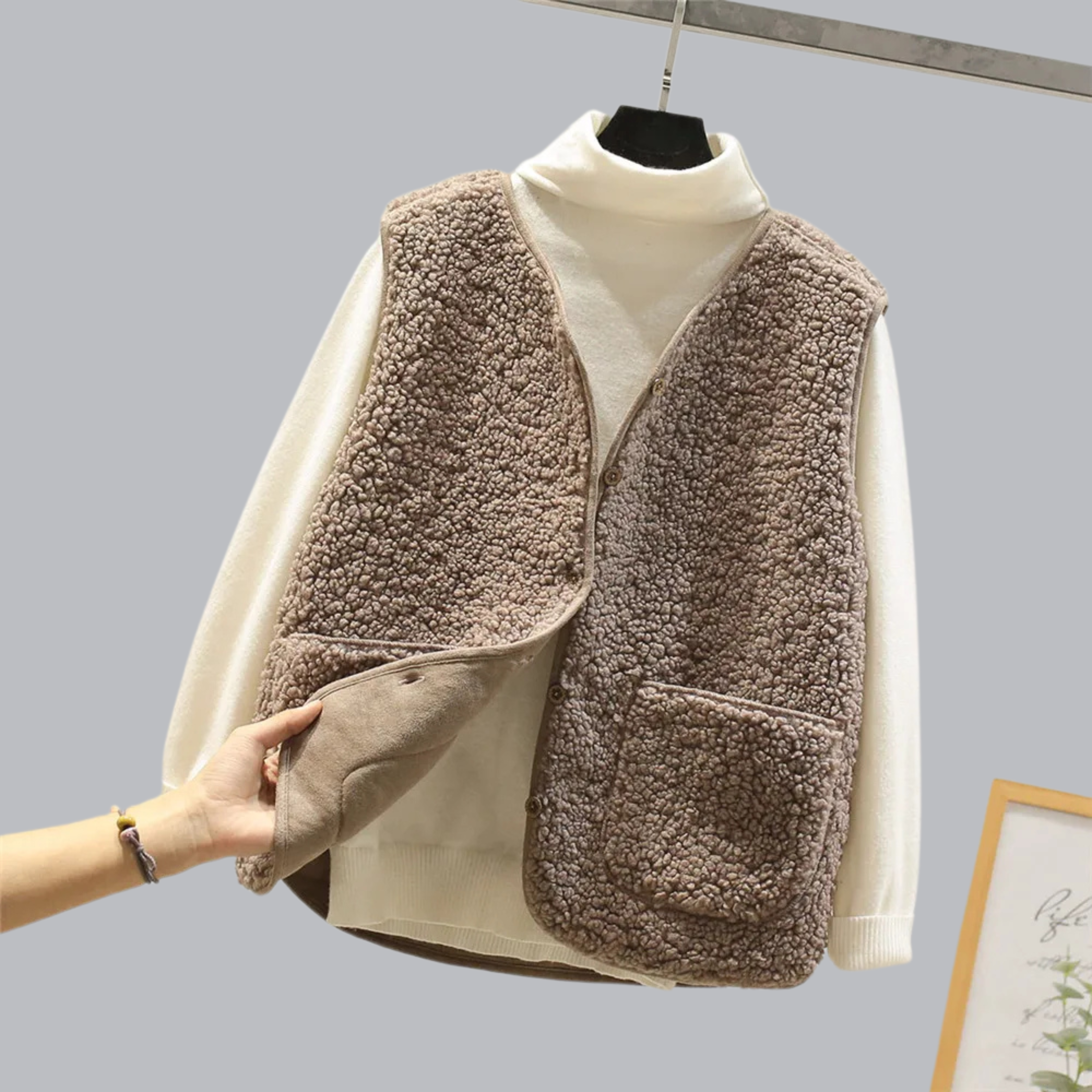 ADELIE | Sleeveless vest with button-front closure