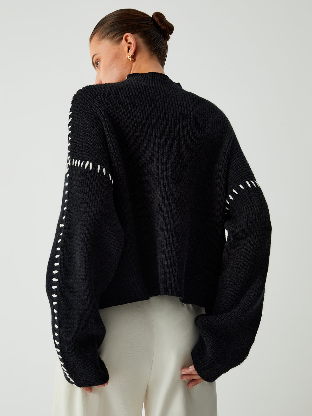 DAISY | Oversized jumper with blanket stitch detail