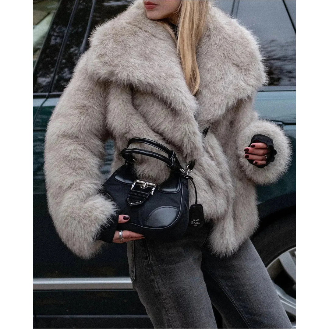 SCARLETT | Faux fur coat with hood