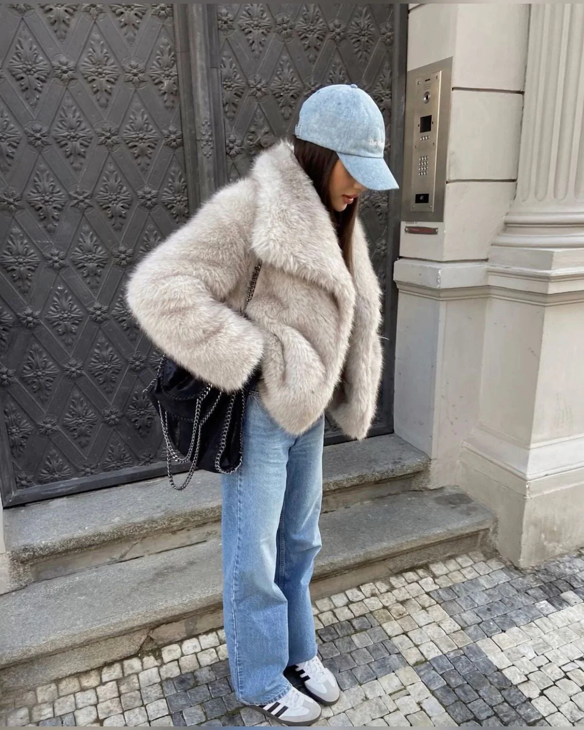 SCARLETT | Faux fur coat with hood