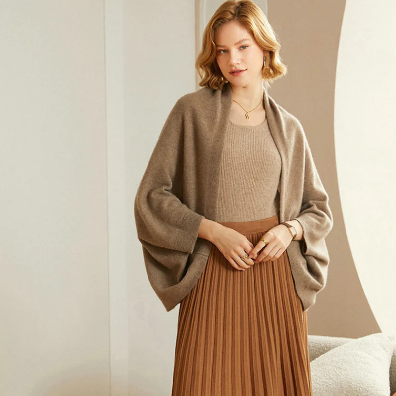 LARA | Merino wool shawl with oversized drape