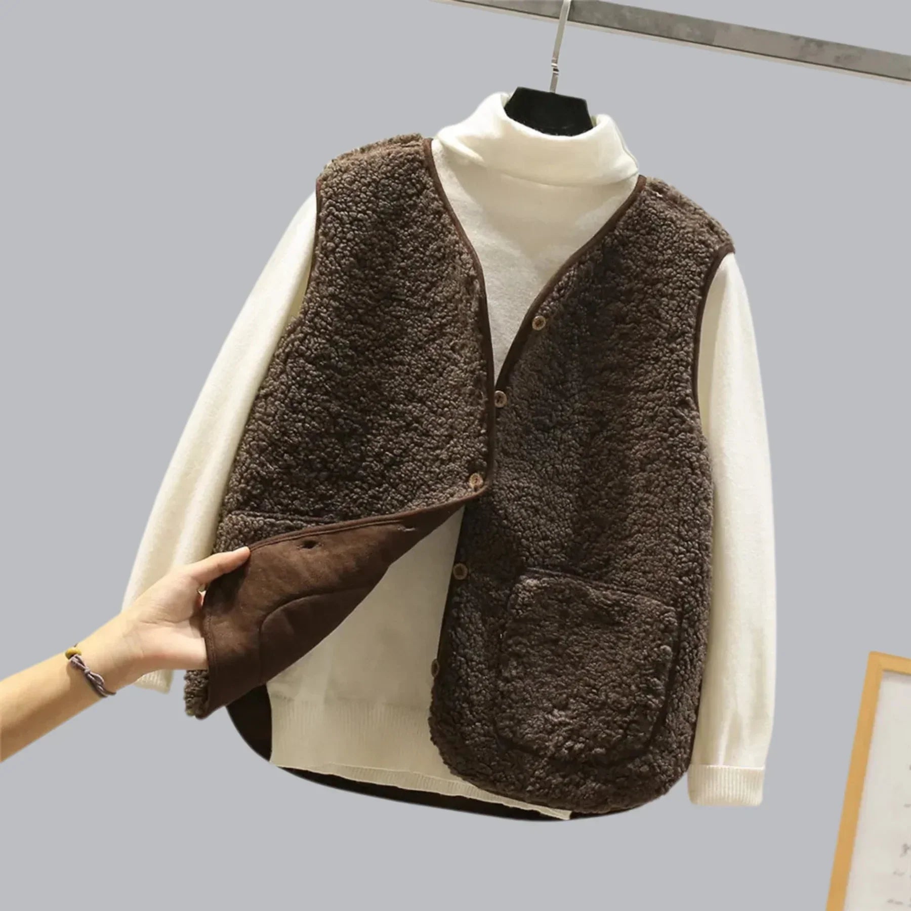 ADELIE | Sleeveless vest with button-front closure