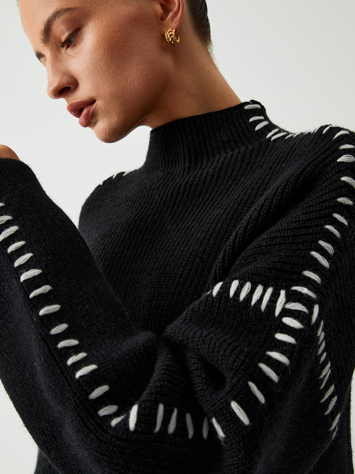 DAISY | Oversized jumper with blanket stitch detail