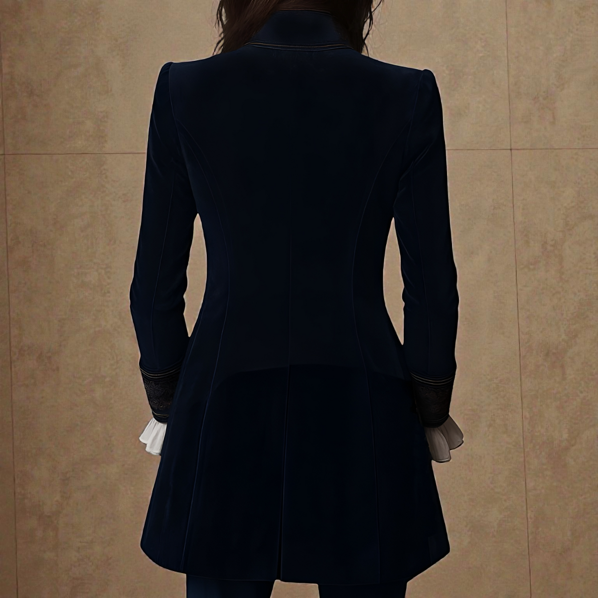 ELISE | Velvet blazer with structured silhouette