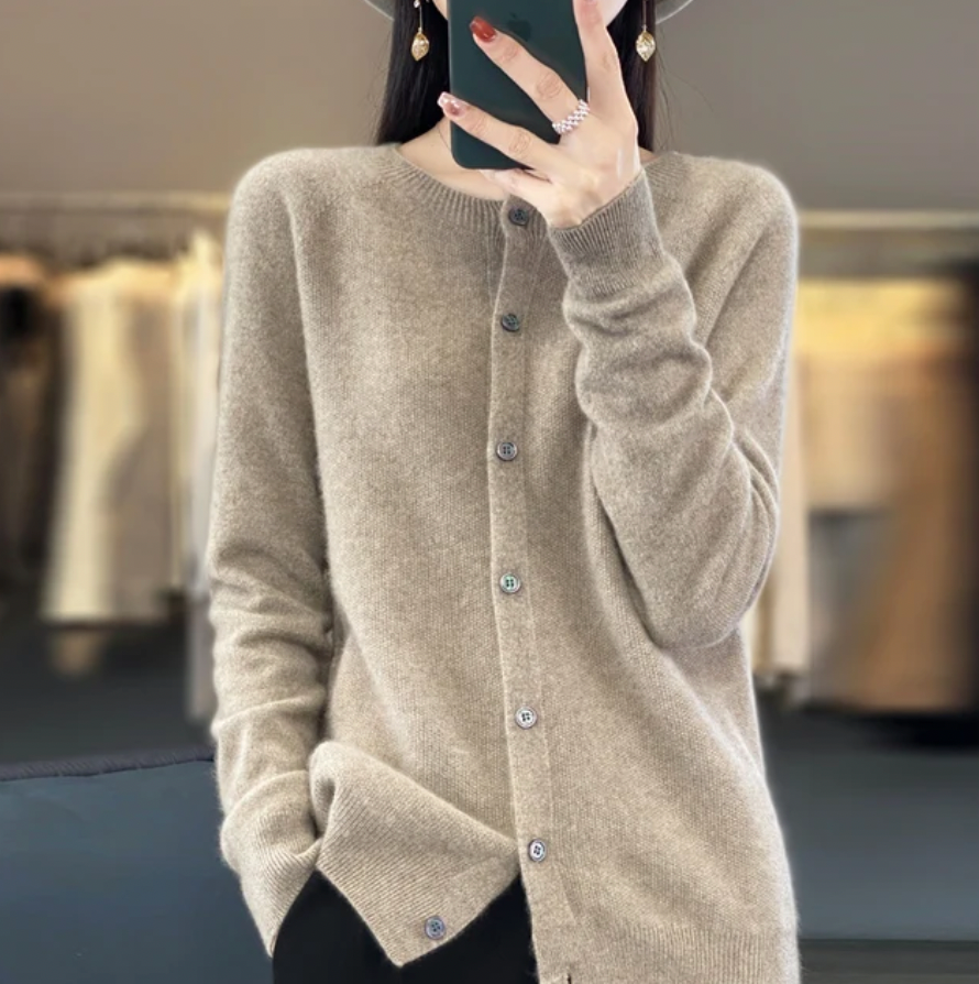 ISLA | Cardigan with button detail